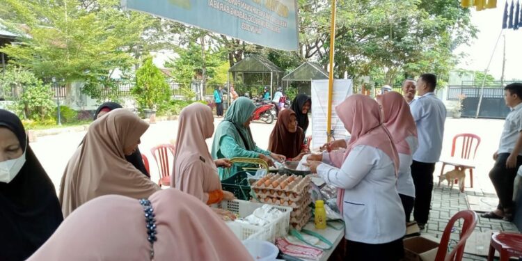 MASYARAKAT JAMBU HILIR ANTUSIAS SAMBUT GELAR PANGAN MURAH