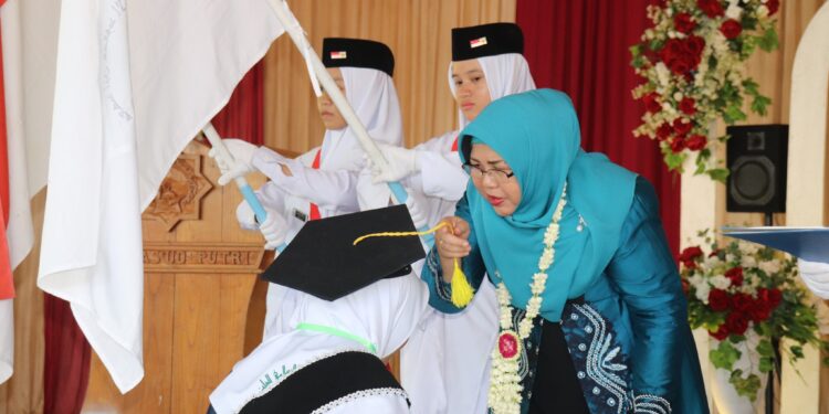 KETUA TP. PKK KAB. HSS AJAK BEKALI ANAK-ANAK DENGAN KEIMANAN DAN AKHLAK MULIA