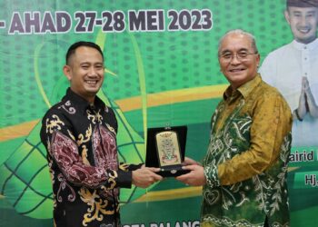 PERERAT SILATURAHMI, BUPATI HSS BESERTA JAJARAN ANJANGSANA KE KEDIAMAN WALIKOTA PALANGKA RAYA