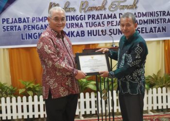 BUPATI HSS HANTAR ASN YANG PURNA TUGAS