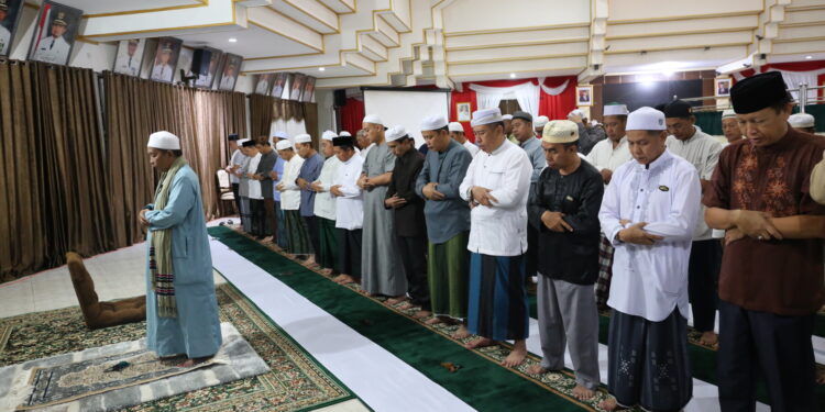 SHOLAT SUBUH BERJAMAAH DAN PENGAJIAN RUTIN SUBUH RABU LINGKUP PEMKAB HSS