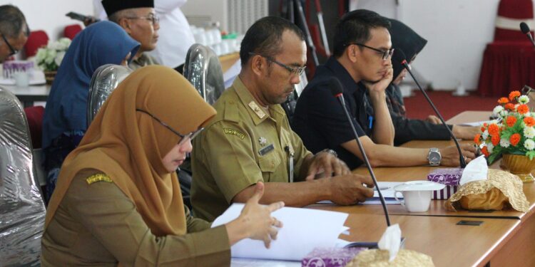 RAPAT GABUNGAN KOMISI PEMBAHASAN RANPERDA PENYELENGGARAAN KESEHATAN