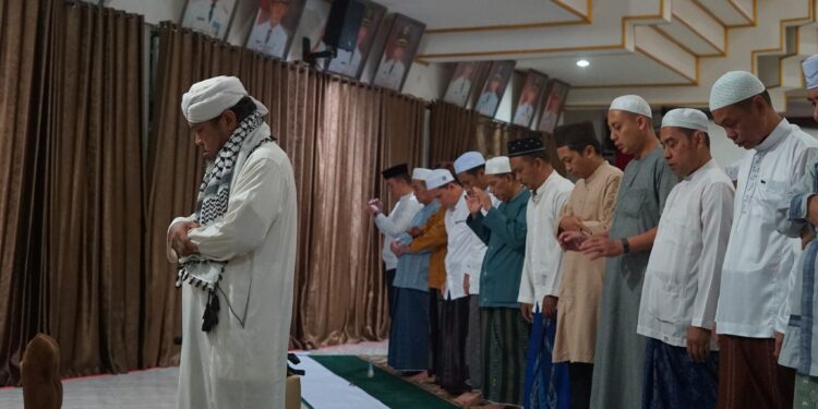 SHOLAT SUBUH BERJAMAAH DAN PENGAJIAN RUTIN SUBUH RABU LINGKUP PEMKAB HSS