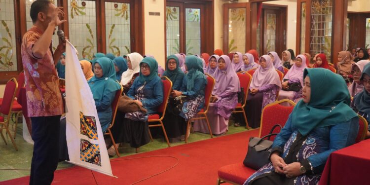 TP. PKK KAB. HSS LAKSANAKAN KUNKER SEKALIGUS SILATURRAHMI KE PROVINSI JAWA TENGAH