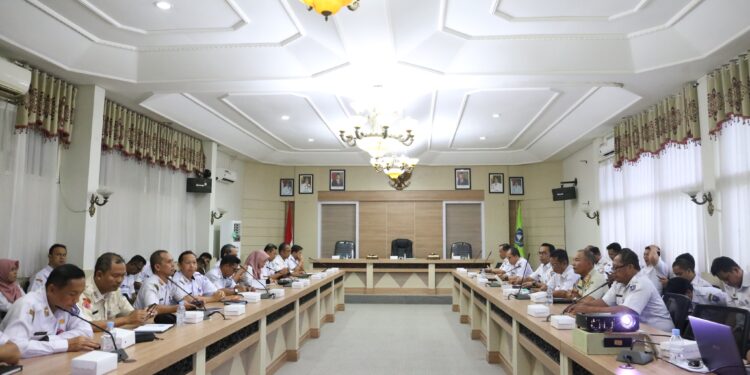 JELANG PERINGATAN HUT RI, PEMKAB HSS GELAR RAPAT PERSIAPAN AWAL