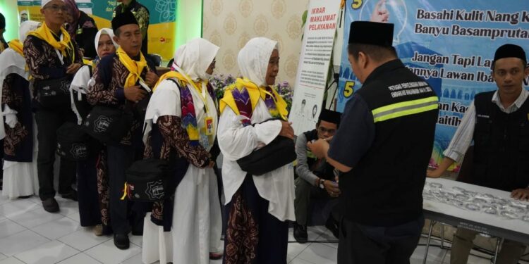 JEMAAH CALON HAJI HSS TIBA DI ASRAMA HAJI BANJARBARU.
