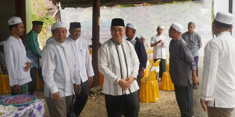 BUPATI HSS HADIRI UNDANGAN 100 HARI WAFATNYA ORANG TUA STAF AHLI SETDA HSS