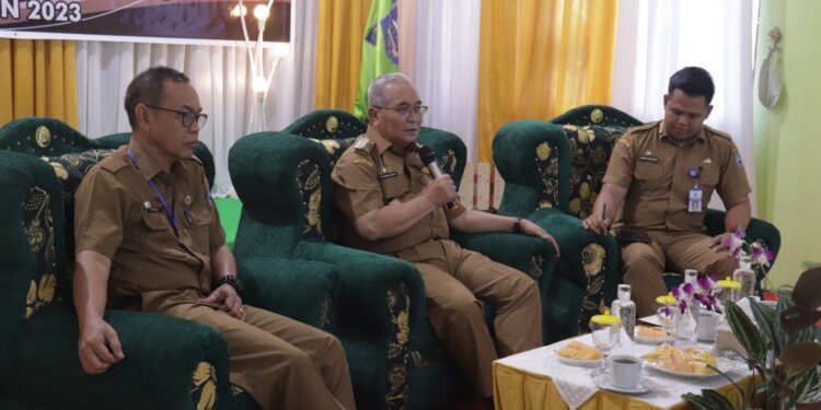 HADIRI RAKOR KECAMATAN LOKSADO, BUPATI HSS TEKANKAN PELAYANAN MAKSIMAL KEPADA MASYARAKAT