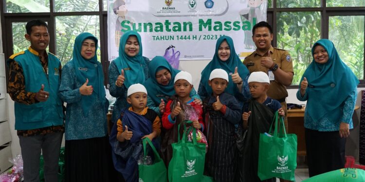 RATUSAN ANAK ANTUSIAS IKUTI SUNATAN MASSAL DI KECAMATAN KANDANGAN, LOKSADO, PADANG BATUNG, DAN SUNGAI RAYA
