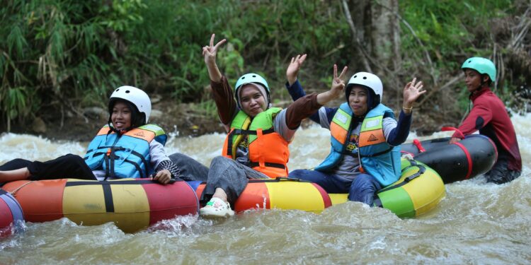 FESTIVAL LOKSADO KEMBALI DIGELAR, TANTANG ADRENALIN DENGAN RIVER TUBING YANG EKSTREM