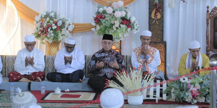 BUPATI HSS HADIRI TABLIGH AKBAR DAN HAUL SYEKH MUHAMMAD SAMMAN AL MADANI