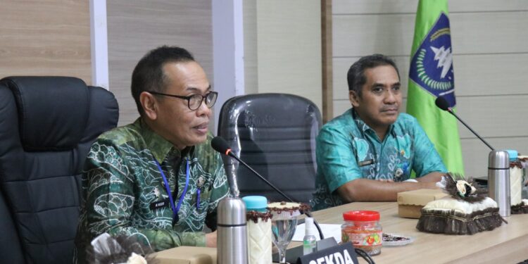 TINGKATKAN KUALITAS, PEMKAB HSS LAKUKAN PENDAMPINGAN SAKIP DAN RB