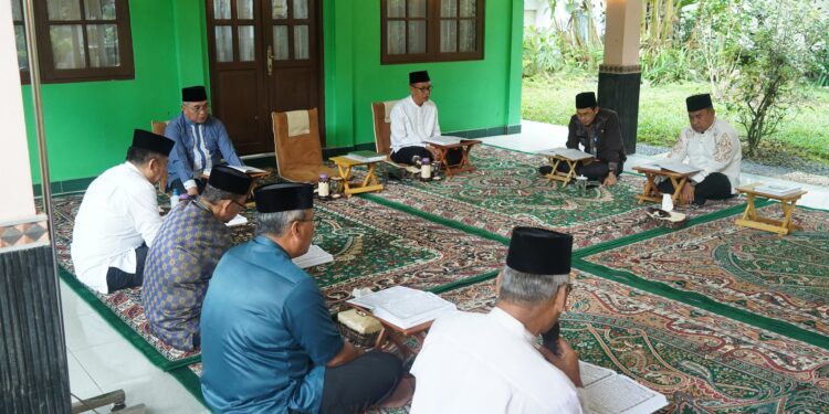 SEKRETARIAT DAERAH KABUPATEN HULU SUNGAI SELATAN RUTIN KHATAMAN AL-QUR’AN DAN GELAR TAUSIAH