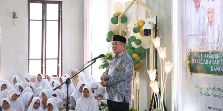 HADIRI MILAD KE-2 MDT RAUDHATUSSALAF, BUPATI HSS MOTIVASI SANTRI SANTRIWATI DALAM MENUNTUT ILMU AGAMA SEJAK DINI