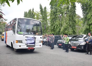 BUPATI H. ACHMAD FIKRY LEPAS KAFILAH MTQ KAB. HSS TINGKAT PROVINSI KALSEL