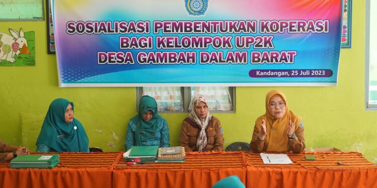 SOSIALISASI PEMBENTUKAN KOPERASI BAGI KELOMPOK UP2K DESA GAMBAH DALAM GUNA TINGKATKAN KUALITAS KELUARGA DAERAH