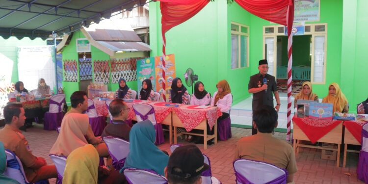 BERIKAN SEMANGAT DAN MOTIVASI, BUPATI HSS BESERTA JAJARAN KUNJUNGI LANGSUNG POSYANDU RUQAYAH 2