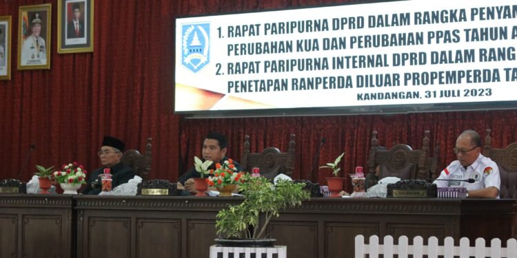 BUPATI HSS SAMPAIKAN RANCANGAN PERUBAHAN KUA DAN PERUBAHAN PPAS TA 2023