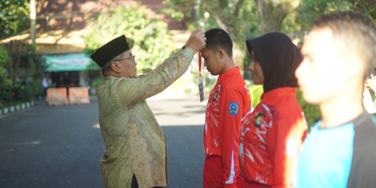 BUPATI HSS H. ACHMAD FIKRY MEMUKAU SEMANGAT PEMUDA DENGAN PEMBUKAAN RESMI PELATIHAN PASKIBRAKA