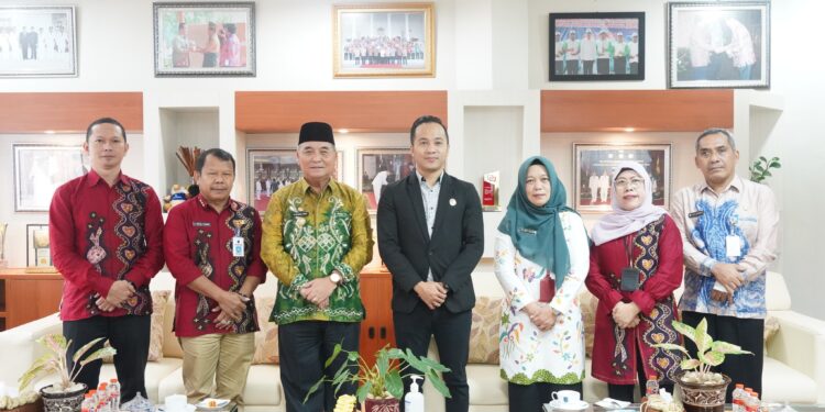 BUPATI HSS SAMBUT HANGAT KEDATANGAN TIM PENILAI PELAYANAN PUBLIK KEMENPAN RB