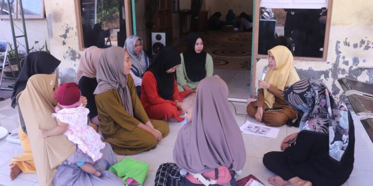 TP. PKK HSS BERSAMA DINAS KESEHATAN KAB. HSS GENCARKAN PK2D DI DESA GAMBAH DALAM BARAT