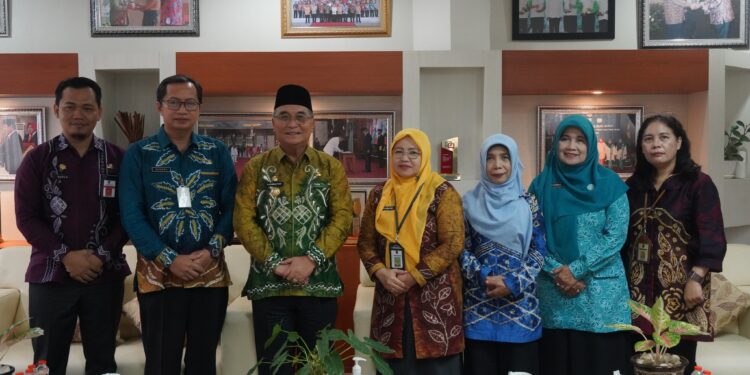 BUPATI HSS SAMBUT KEDATANGAN TIM PENILAI POSYANDU TINGKAT PROV. KALSEL