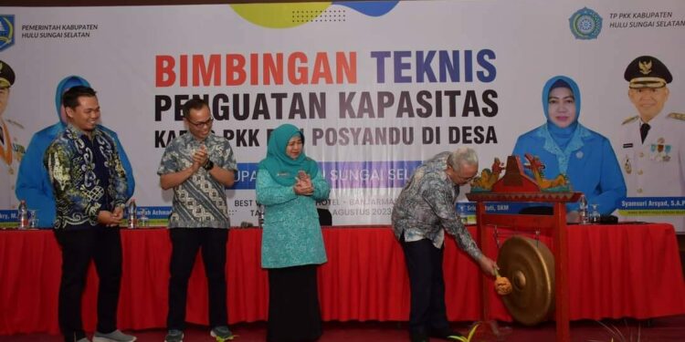 BUPATI HSS BUKA KEGIATAN BIMTEK PENGUATAN KAPASITAS KADER PKK & POSYANDU