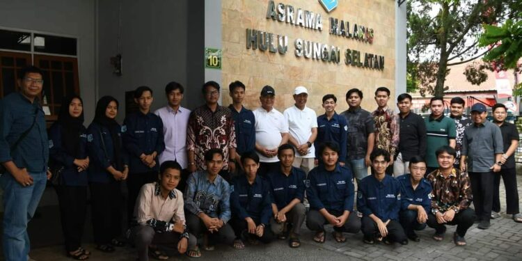 BUPATI HSS KUNJUNGI ASRAMA MAHASISWA DI MALANG
