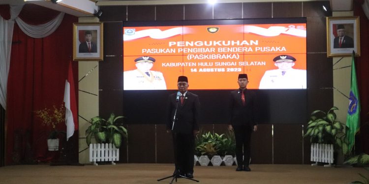 KUKUHKAN PASKIBRAKA KAB HSS TAHUN 2023, BUPATI H. ACHMAD FIKRY : TETAP JAGA SEMANGAT NASIONALISME DALAM KEHIDUPAN SEHARI – HARI