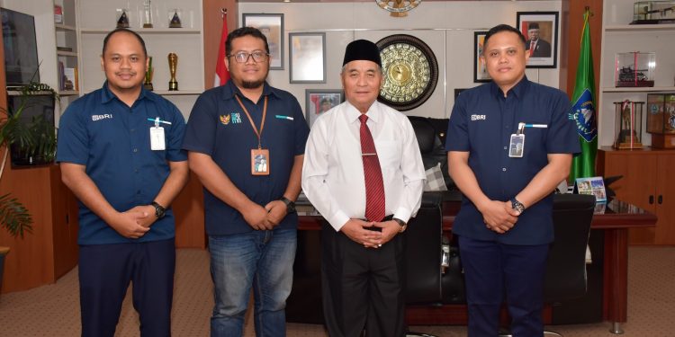 BUPATI HULU SUNGAI SELATAN TERIMA KUNJUNGAN SILATURAHMI PIMPINAN BANK BRI CABANG KANDANGAN