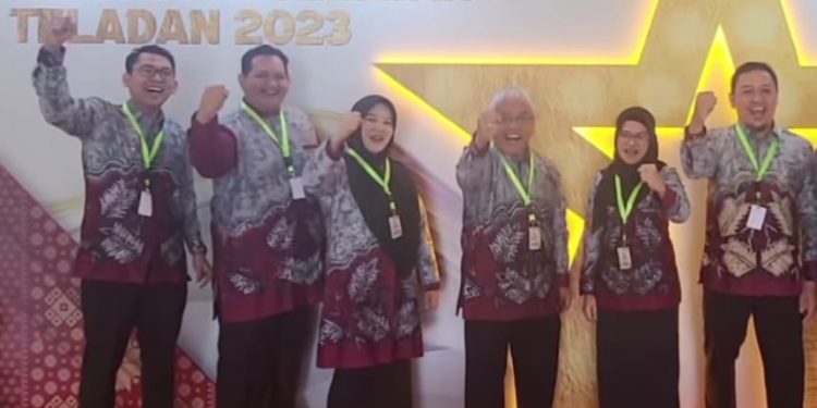 MEMBANGGAKAN, MAYANG SARI KADER POSYANDU ASAL HSS DINOBATKAN SEBAGAI KADER BEPRESTASI TINGKAT NASIONAL