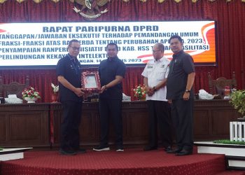 WAKILI BUPATI, SEKDA TANGGAPI PANDANGAN UMUM FRAKSI DPRD HSS TENTANG RANPERDA PERUBAHAN APBD 2023