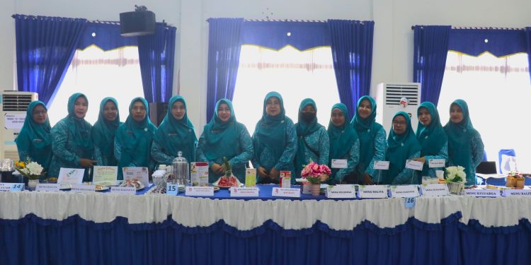 TIM PENGGERAK PEMBERDAYAAN KESEJAHTERAAN KELUARGA (TP.PKK) KECAMATAN KANDANGAN GELAR LOMBA CIPTA MENU BERAGAM, BERGIZI, SEIMBANG DAN AMAN (B2SA).