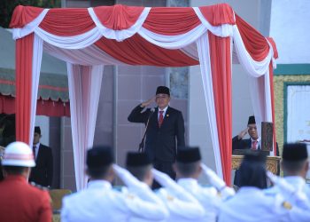 DIRGAHAYU REPUBLIK INDONESIA KE 78, UPACARA PENURUNAN BENDERA MERAH PUTIH DI KAB. HSS PENUH KHIDMAT