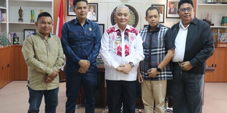 BUPATI HSS TERIMA SILATURAHMI PENGURUS DPD PARTAI GERINDRA KALSEL