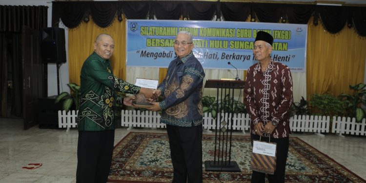 SILATURAHMI FORUM KOMUNIKASI GURU BANTU (FKGB) BERSAMA BUPATI HSS