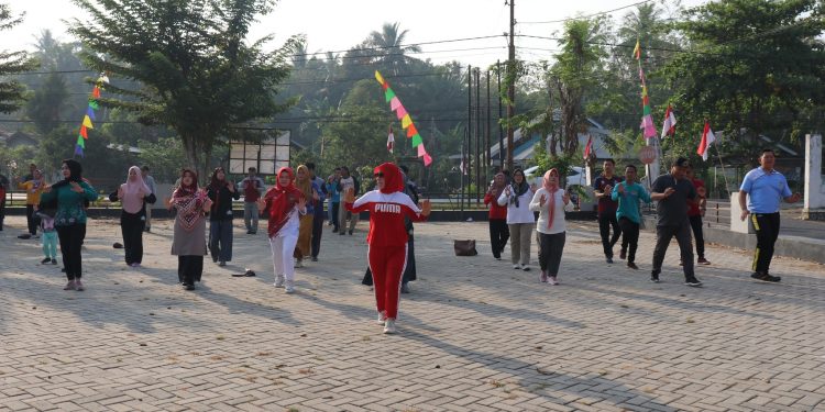 KECAMATAN SUNGAI RAYA ISI PERAYAAN HUT KE – 78 RI DENGAN SENAM BERSAMA DAN LOMBA BERHADIAH