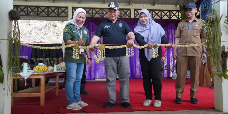 BUPATI HARAPKAN ANGGREK BISA MENJADI CINDERAMATA BAGI WISATAWAN YANG BERKUNJUNG KE LOKSADO