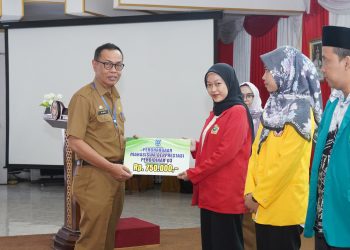 SEBAGAI BENTUK PERHATIAN & MOTIVASI, PEMKAB HSS BERIKAN PENGHARGAAN TERHADAP 151 MAHASISWA BERPRESTASI