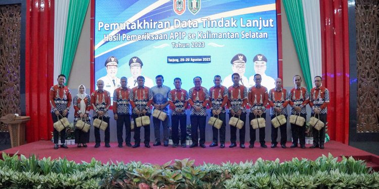 SEKDA HSS HADIRI MALAM RAMAH TAMAH DAN PEMBUKAAN PENYELENGGARAAN PEMUTAKHIRAN DATA TLHP TINGKAT PROVINSI KALSEL TAHUN 2023