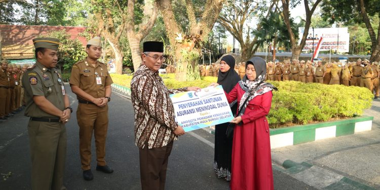 APRESIASI SEMANGAT DAMKAR, PEMKAB HSS SALURKAN BANTUAN ASURANSI KEPADA ANGGOTA BPK SE-KABUPATEN HSS