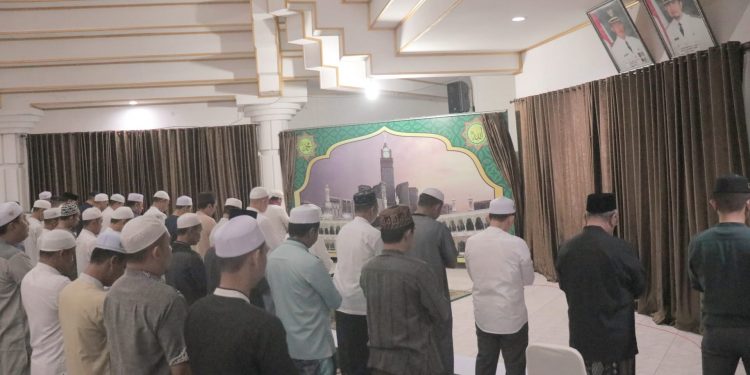 PEMKAB HSS MENGGELAR GERAKAN SHOLAT SUBUH BERJAMAAH DAN PENGAJIAN SUBUH RABU