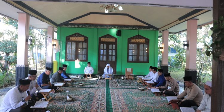 BUPATI HSS MENGIKUTI KHATAMAN AL-QUR’AN DAN TAUSIYAH AGAMA