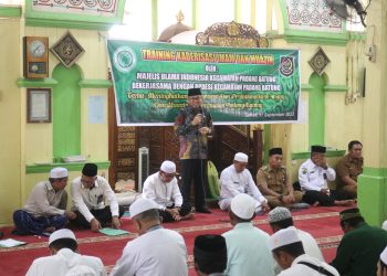 WAKIL BUPATI HSS RESMI MEMBUKA TRAINING KADERISASI IMAM DAN MUAZIN SE KECAMATAN PADANG BATUNG