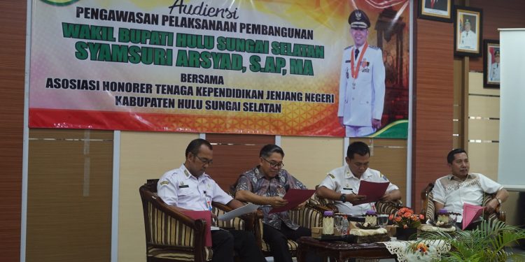 SERAP ASPIRASI ASOSIASI HONORER TENAGA KEPENDIDIKAN, WAKIL BUPATI HSS LAKUKAN AUDIENSI