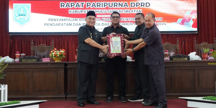 BUPATI HSS SAMPAIKAN RAPERDA APBD TAHUN ANGGARAN 2024