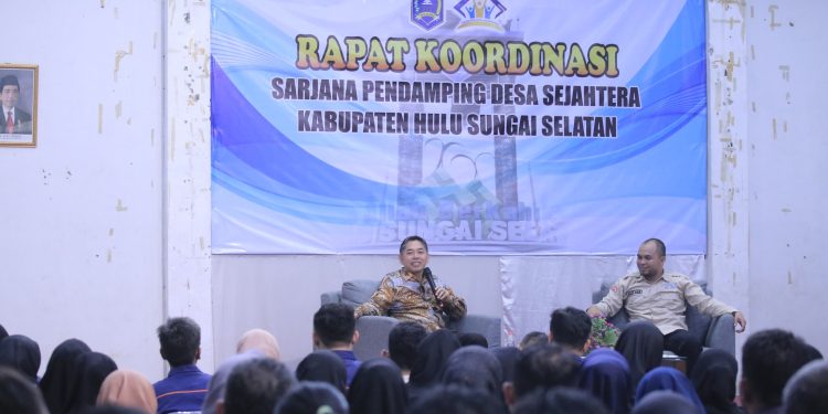 HADIRI RAKOR SARJANA PENDAMPING DESA SEJAHTERA, WABUP HSS : KONTRIBUSI DAN YANG MEREKA LAKUKAN BERARTI DI MASYARAKAT.