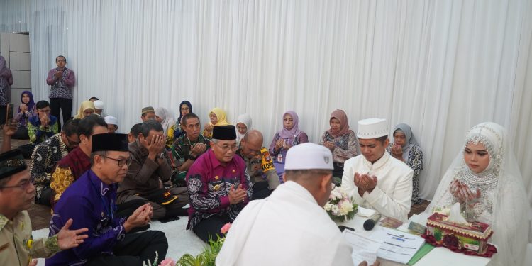 TINJAU PENGEMBANGAN MPP KANDANGAN, BUPATI HSS SEMPATKAN WAKTUNYA UNTUK MENJADI SAKSI NIKAH DI BALAI NIKAH MPP KANDANGAN