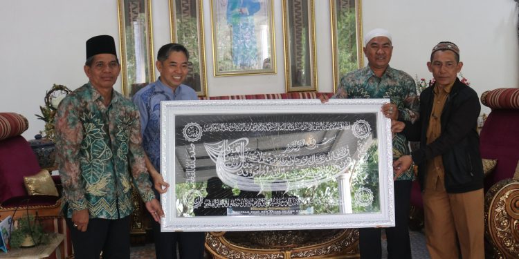 MOMEN HANGAT SILATURAHMI WABUP HSS BERSAMA APDESI KAB. HSS TANDAI AKHIR MASA JABATAN