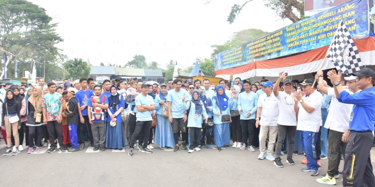 MERIAHKAN HAORNAS, BUPATI HSS H. ACHMAD FIKRY GELAR FUN WALK